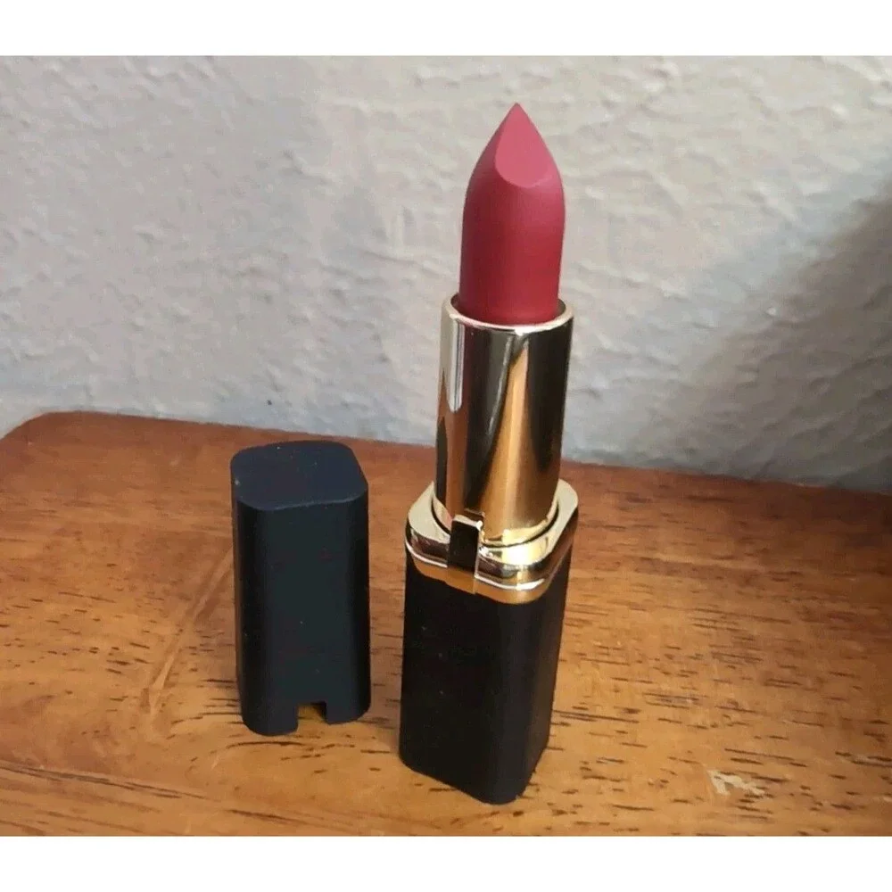 Loreal ~ Colour Riche Lipstick 403 Matte-Traction Red BRAND NEW Hard To Find